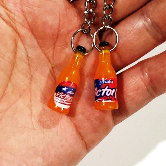 Fallout 4 Nuka Cola Victory Bottle Keychain - 3.5inch Gaming Keychain - Picture 10 of 11